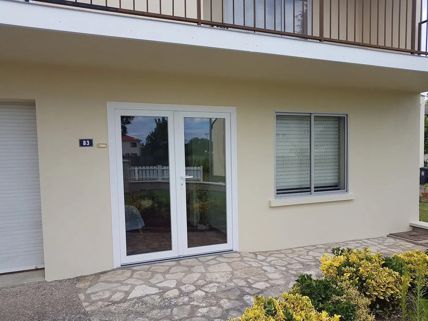 Maison rénovée en Meurthe-et-Moselle, façade et abords repris